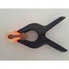 Pinza de sujeción de piezas a reencolar