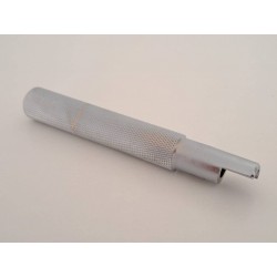 Ferramenta para compactar o laço da corda na cravelha